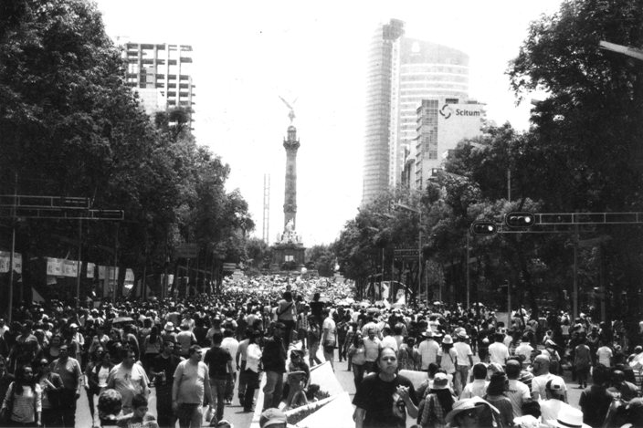 Reforma Avenue, in the middle of a protest. Photo: Osiris González.