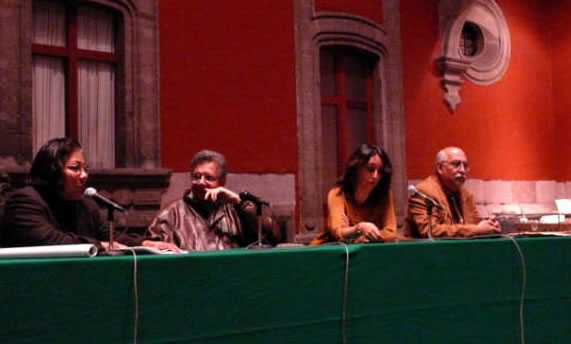 Alberto Hijar, con autorretrato de Jacobo Silva Nogales